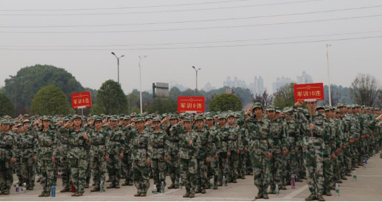 （发学校要闻、公众号，投递到党委办动态、投递到文明创建网动态，投稿文化厅及教育厅平台）新生开学典礼790