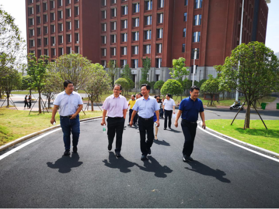 换照片（发学校要闻、公众号，投递到党委办动态、文明创建网动态，投稿到文化厅、教育厅平台）文干院221