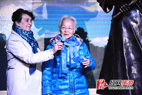 刘少奇的长女刘爱琴表达感谢。