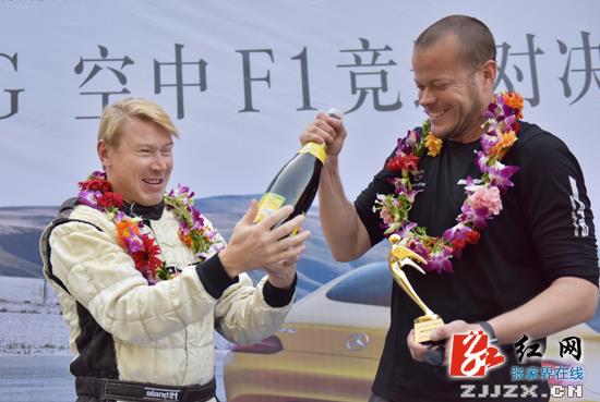 F1世界冠军张家界天门山飞车竞速翼装飞行（组图）