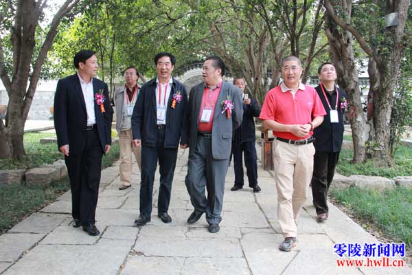 唐之享,唐松成参观新落成的苹洲书院