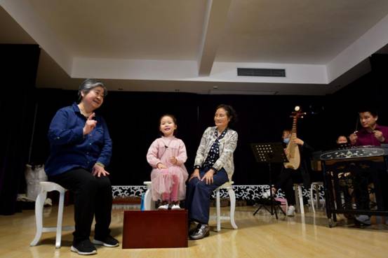 “一老一少”开启常德丝弦“同学习共进步“模式